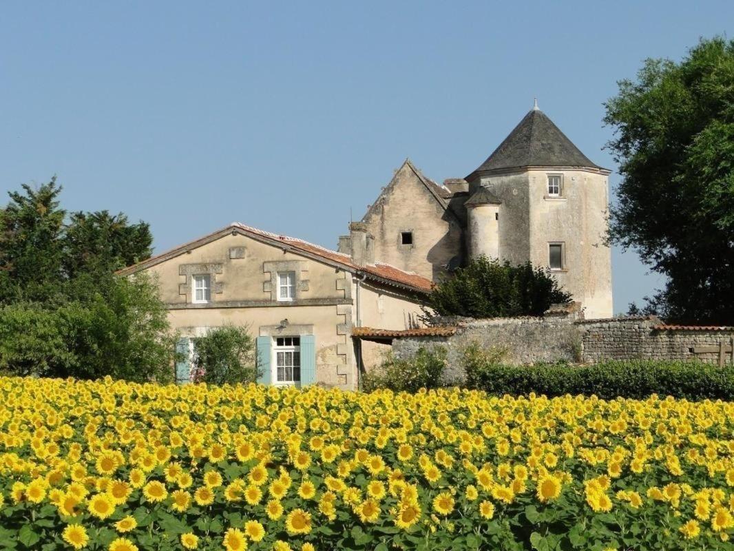 Gite Du Chateau De Pernan Avy Eksteriør billede