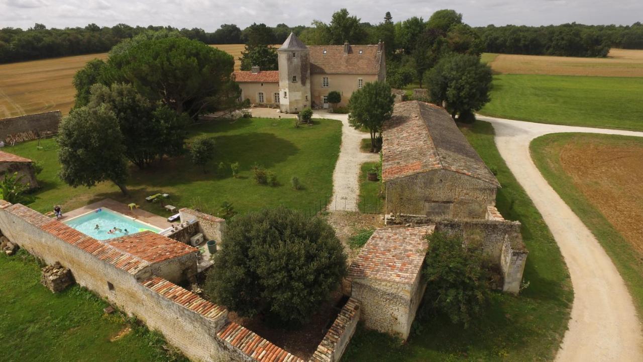 Gite Du Chateau De Pernan Avy Eksteriør billede