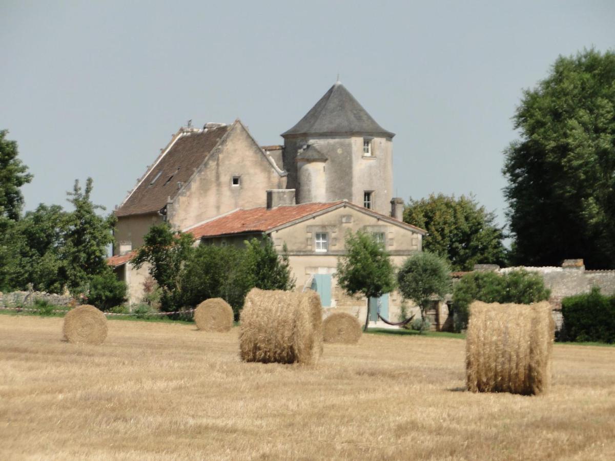 Gite Du Chateau De Pernan Avy Eksteriør billede