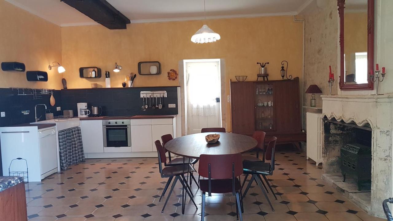 Gite Du Chateau De Pernan Avy Eksteriør billede